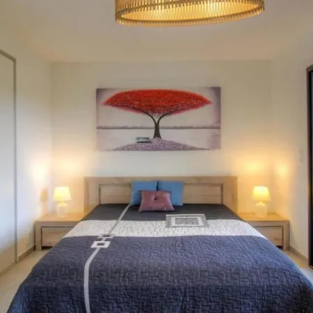 Moderne Cala Rossa Bay Les Oceanides *