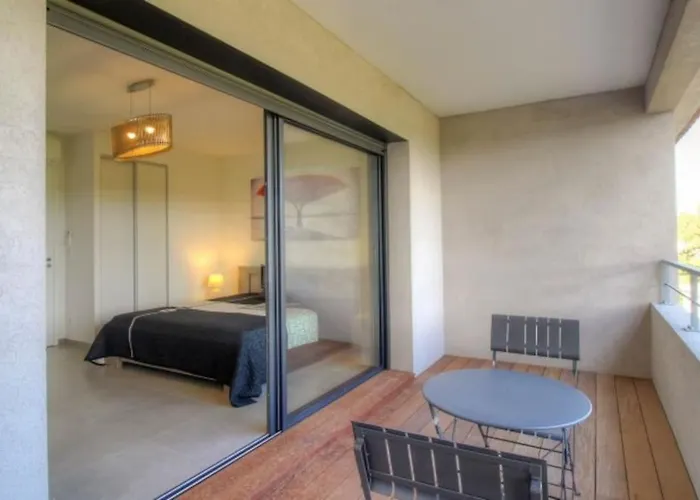 Moderne Cala Rossa Bay Les Oceanides Lecci