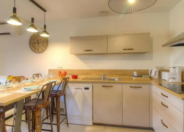 Moderne Cala Rossa Bay Les Oceanides