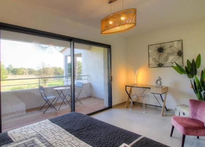 Moderne Cala Rossa Bay Les Oceanides Tatil Evi Lecci