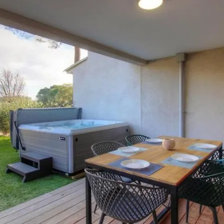 Moderne Cala Rossa Bay Les Oceanides