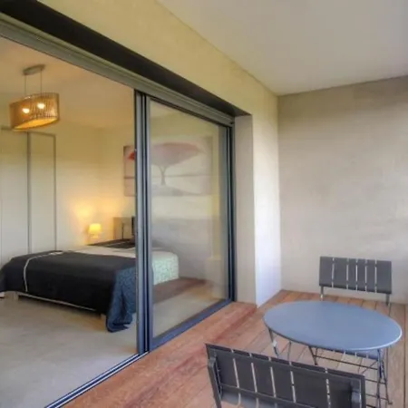 Moderne Cala Rossa Bay Les Oceanides レクシ