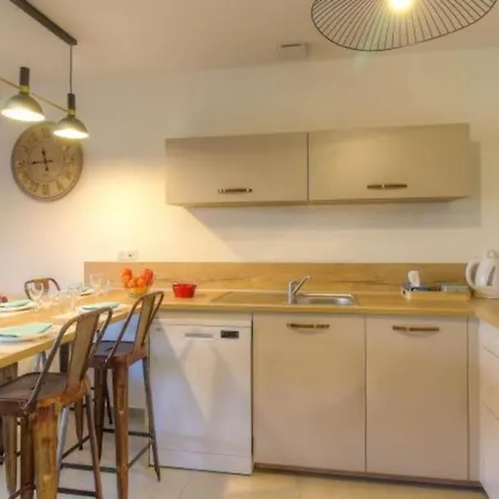 Moderne Cala Rossa Bay Les Oceanides