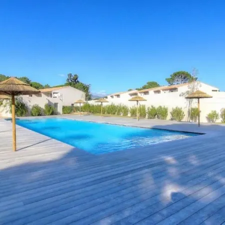 Moderne Cala Rossa Bay Les Oceanides * レクシ