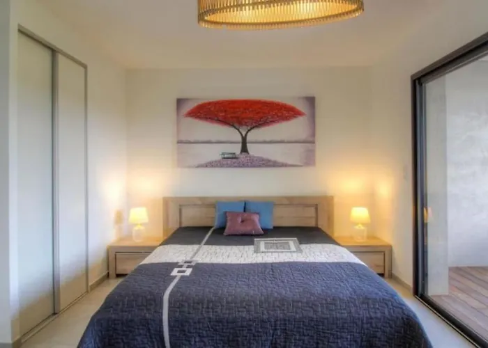 Moderne Cala Rossa Bay Les Oceanides *