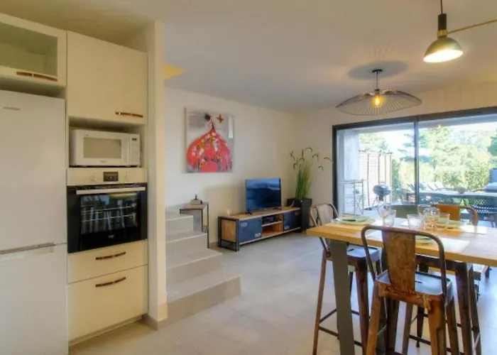 Moderne Cala Rossa Bay Les Oceanides Lecci