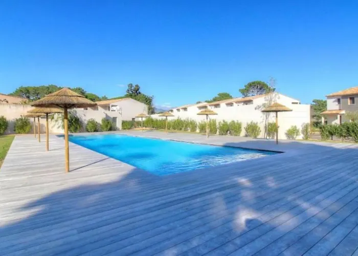 Moderne Cala Rossa Bay Les Oceanides * Lecci